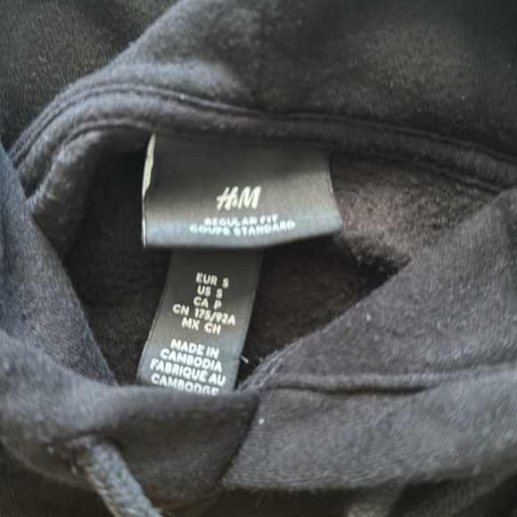 ⭐️ 2 for $10 OR $7 each ⭐️. 
H&M Printed Hoodie * US S - Picture 5 of 6